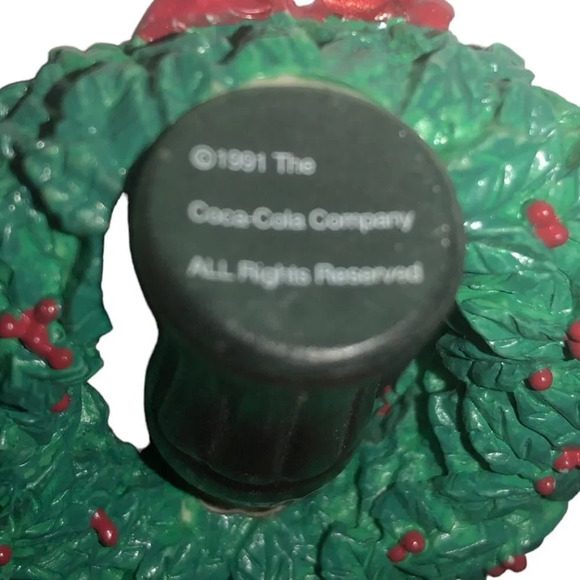 Vintage '91 Coca Cola Holly Berry Wreath w/Coke Bottle Christmas Xmas Ornament - Picture 4 of 4